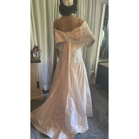 Vintage ILGWU Pink Lace Off-Shoulder Formal Gown - Picture 11 of 17